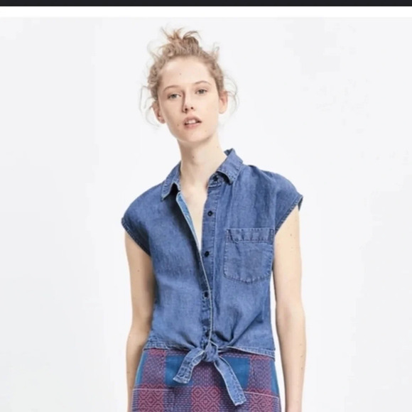 Madewell Tops - MADEWELL DENIM SLEEVELESS TIE FRONT TOP